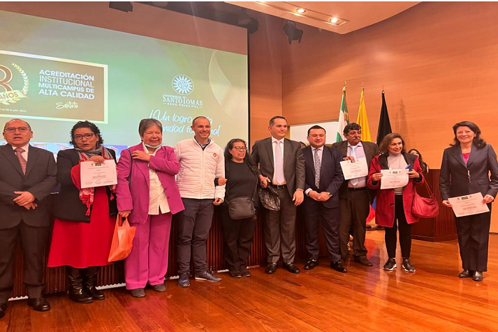 Contralor de Bogotá D.C. Julián  Mauricio Ruiz en la clausura del Diplomado "Control Fiscal de Todos y para Todos"
